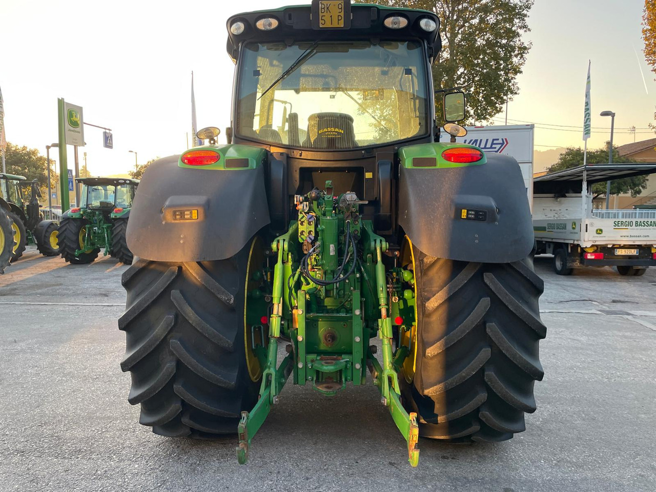 JOHN DEERE 6210 R - Tracteur agricole: photos 3 JOHN DEERE 6210 R - Tracteur agricole: photos 3
