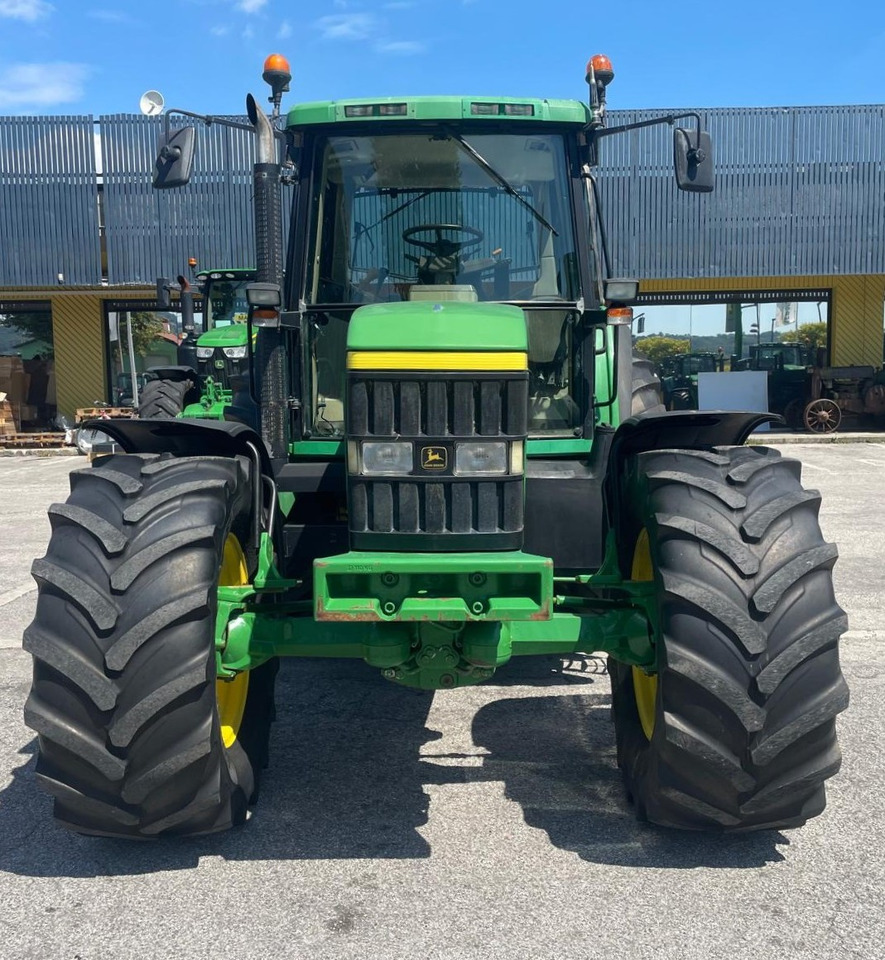 JOHN DEERE 6810 - Tracteur agricole: photos 2 JOHN DEERE 6810 - Tracteur agricole: photos 2