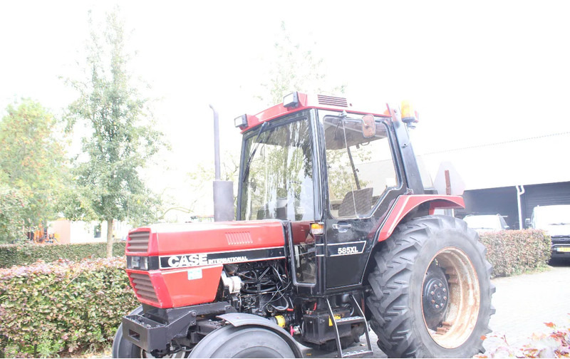 Case INTERNATIONAL 585 XL - Tracteur agricole: photos 5 Case INTERNATIONAL 585 XL - Tracteur agricole: photos 5