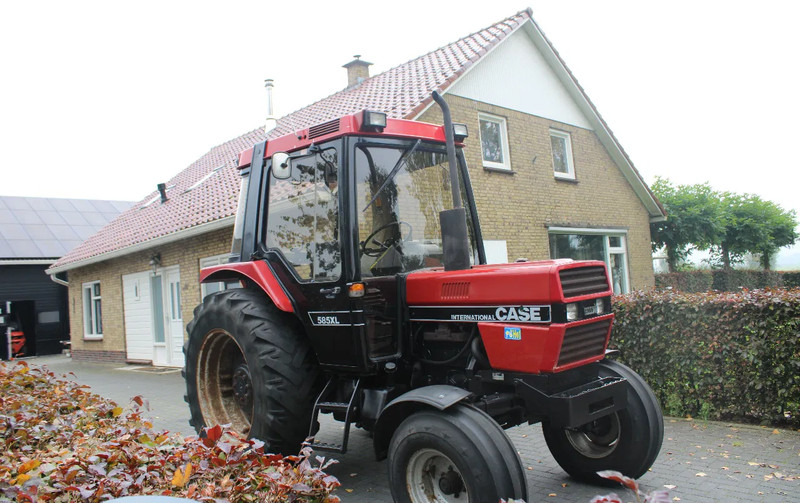 Case INTERNATIONAL 585 XL - Tracteur agricole: photos 1 Case INTERNATIONAL 585 XL - Tracteur agricole: photos 1