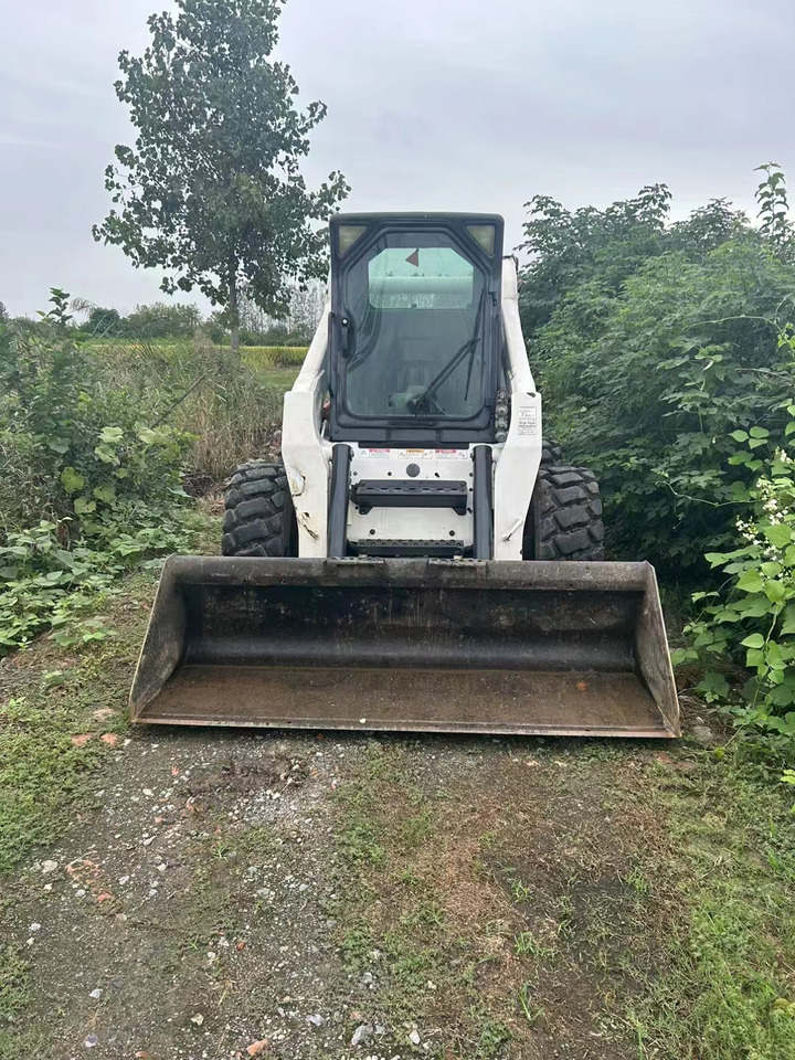 BOBCAT S300 - Mini chargeuse: photos 2 BOBCAT S300 - Mini chargeuse: photos 2