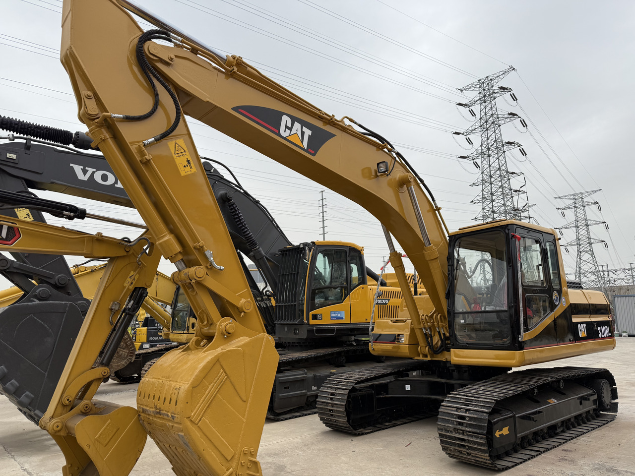 CATERPILLAR 320b - Pelle sur chenille: photos 1 CATERPILLAR 320b - Pelle sur chenille: photos 1