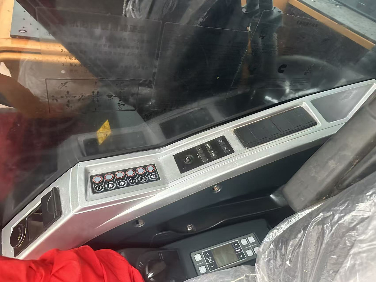 Pelle sur chenille Hyundai 220-9s: photos 14