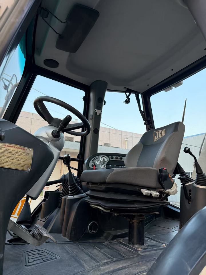 Pelle JCB 3CX: photos 23