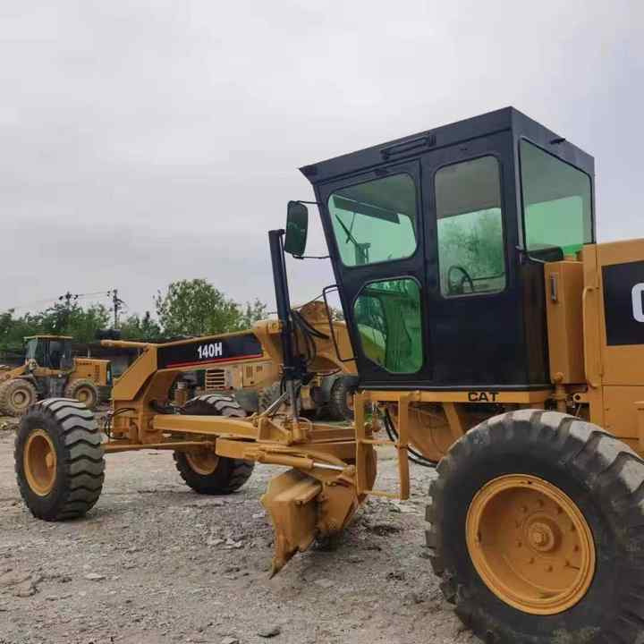 Used CAT 140H Motor Grader From Japan with Excellent Performance Caterpillar 140h in Good Condition for Sale - Niveleuse: photos 2 Used CAT 140H Motor Grader From Japan with Excellent Performance Caterpillar 140h in Good Condition for Sale - Niveleuse: photos 2