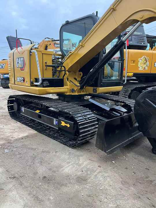 Used Caterpillar CAT 307E2 Crawler Mini Hydraulic Digger Second Hand Cat 307E2 Excavator - Pelle: photos 2 Used Caterpillar CAT 307E2 Crawler Mini Hydraulic Digger Second Hand Cat 307E2 Excavator - Pelle: photos 2