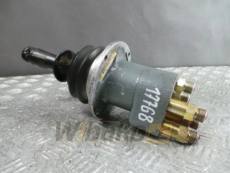 Case 1088 P4743324M - Valve hydraulique pour Engins de chantier: photos 1 Case 1088 P4743324M - Valve hydraulique pour Engins de chantier: photos 1