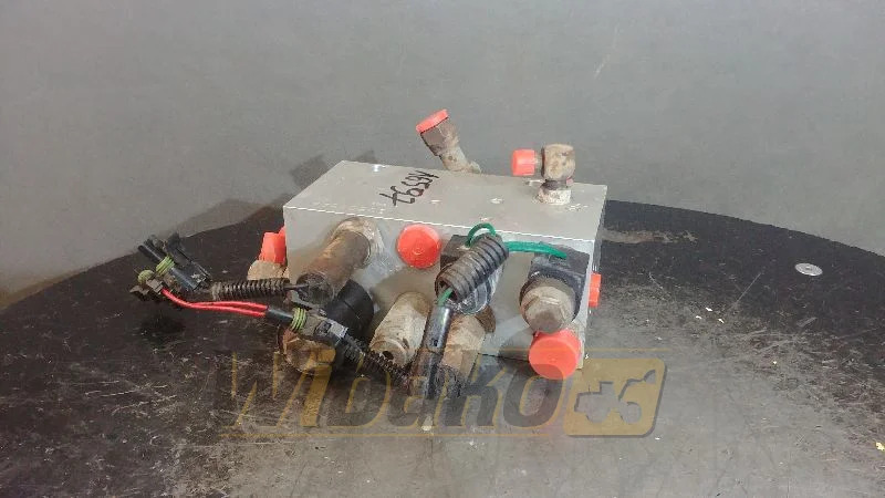 Case 198998A4 E-3 C-2 - Valve hydraulique pour Engins de chantier: photos 2 Case 198998A4 E-3 C-2 - Valve hydraulique pour Engins de chantier: photos 2