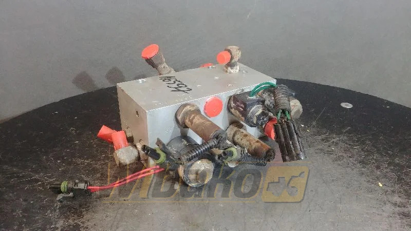 Case 198998A4 E-3 C-2 - Valve hydraulique pour Engins de chantier: photos 1 Case 198998A4 E-3 C-2 - Valve hydraulique pour Engins de chantier: photos 1