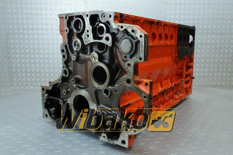 Crankcase for engine Deutz BF6M1013 04253527 - Carter pour Engins de chantier: photos 1 Crankcase for engine Deutz BF6M1013 04253527 - Carter pour Engins de chantier: photos 1