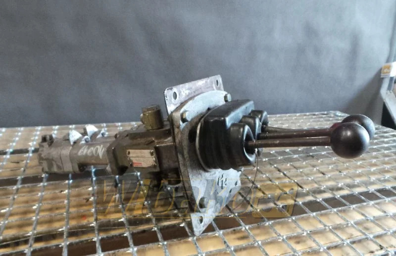Hydreco V0605ABG50L 033030/85 - Valve hydraulique pour Engins de chantier: photos 2 Hydreco V0605ABG50L 033030/85 - Valve hydraulique pour Engins de chantier: photos 2