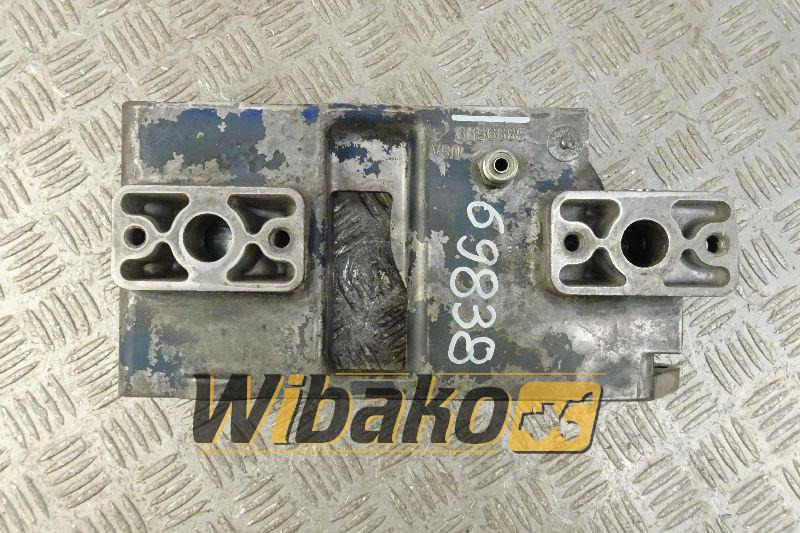 Oil filter bracket Cummins 3820332 - Filtre à huile pour Engins de chantier: photos 1 Oil filter bracket Cummins 3820332 - Filtre à huile pour Engins de chantier: photos 1