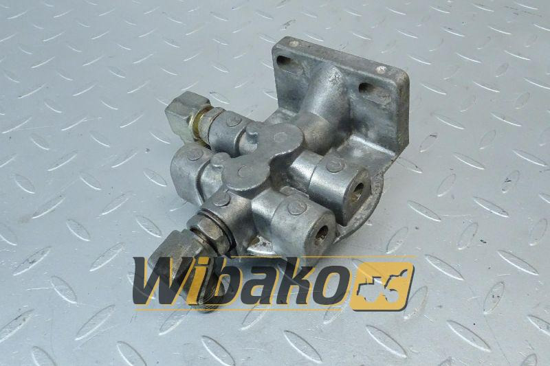 Oil filter bracket for engine Cummins QSC8.3 - Filtre à huile pour Engins de chantier: photos 1 Oil filter bracket for engine Cummins QSC8.3 - Filtre à huile pour Engins de chantier: photos 1