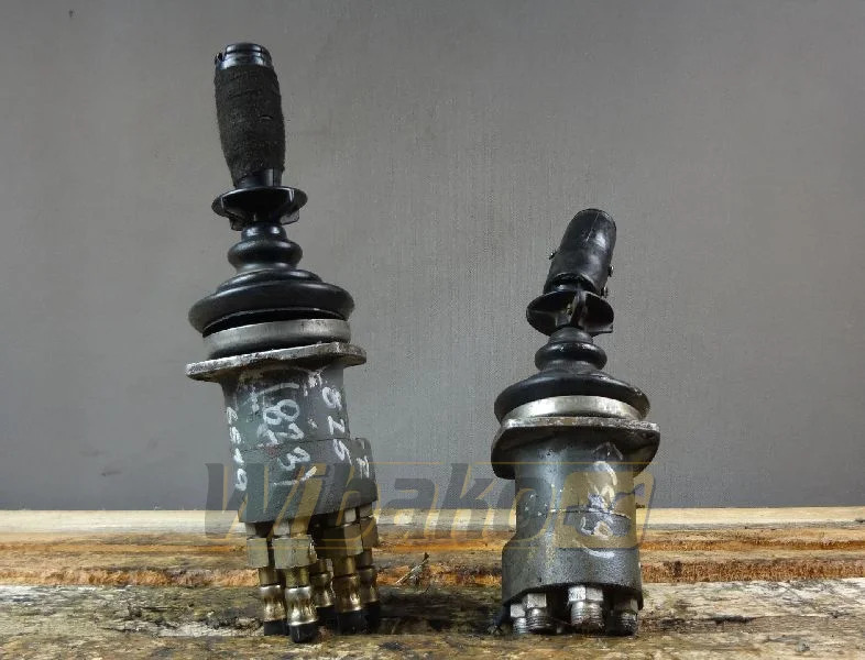 Rexroth 4TH6U52.13/5M - Valve hydraulique pour Engins de chantier: photos 1 Rexroth 4TH6U52.13/5M - Valve hydraulique pour Engins de chantier: photos 1