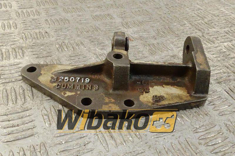 Wspornik alternatora for engine Cummins NT250 3250719 - Alternateur pour Engins de chantier: photos 1 Wspornik alternatora for engine Cummins NT250 3250719 - Alternateur pour Engins de chantier: photos 1