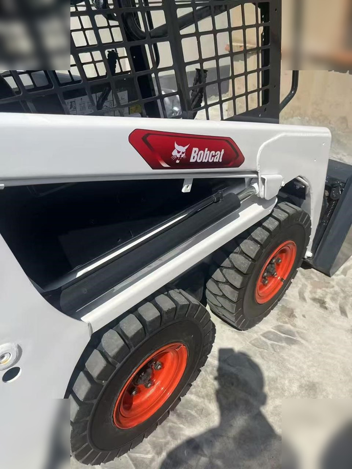 BOBCAT S70 - Mini chargeuse: photos 2 BOBCAT S70 - Mini chargeuse: photos 2