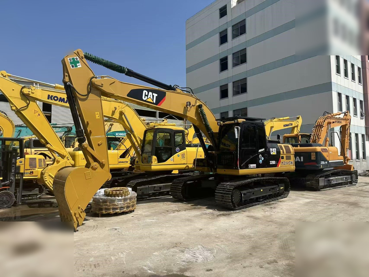 CATERPILLAR 320D2L - Pelle sur chenille: photos 4 CATERPILLAR 320D2L - Pelle sur chenille: photos 4