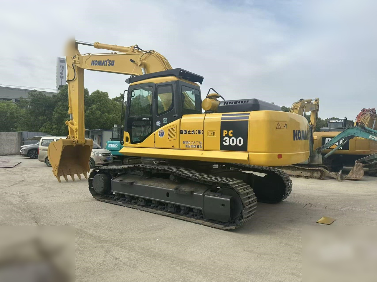 KOMATSU PC300-7 - Pelle sur chenille: photos 5 KOMATSU PC300-7 - Pelle sur chenille: photos 5