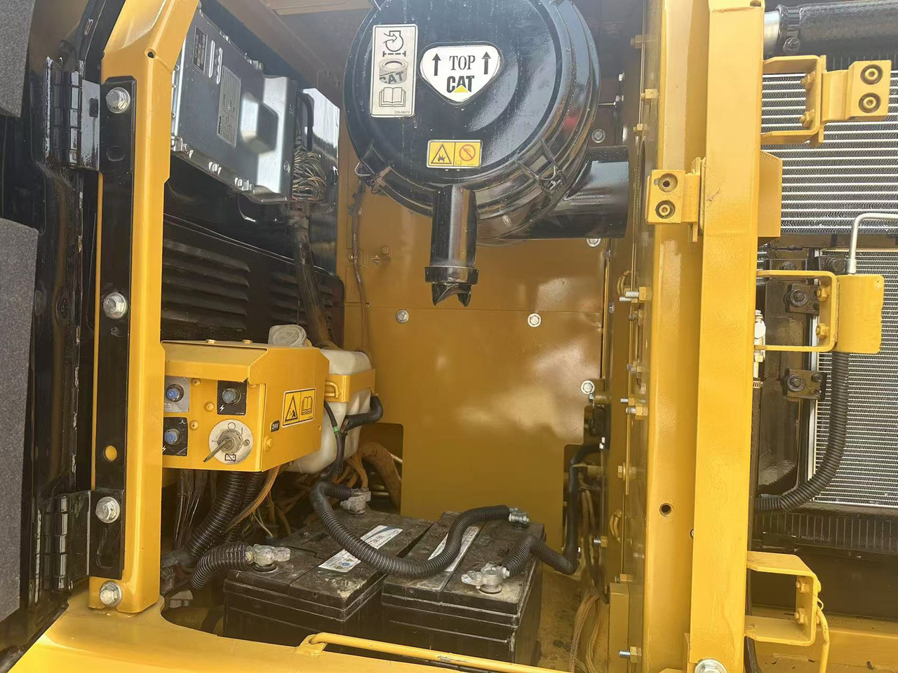 CATERPILLAR Used Digger CAT 323DL Construction Machinery Construction Digger Used CAT 323DL Cheap Excavator - Pelle sur chenille: photos 4 CATERPILLAR Used Digger CAT 323DL Construction Machinery Construction Digger Used CAT 323DL Cheap Excavator - Pelle sur chenille: photos 4