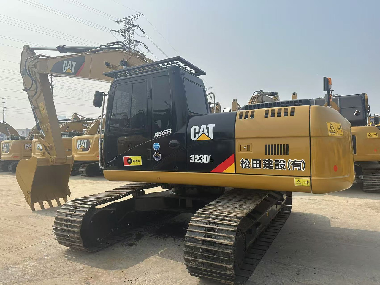 CATERPILLAR Used Digger CAT 323DL Construction Machinery Construction Digger Used CAT 323DL Cheap Excavator - Pelle sur chenille: photos 1 CATERPILLAR Used Digger CAT 323DL Construction Machinery Construction Digger Used CAT 323DL Cheap Excavator - Pelle sur chenille: photos 1