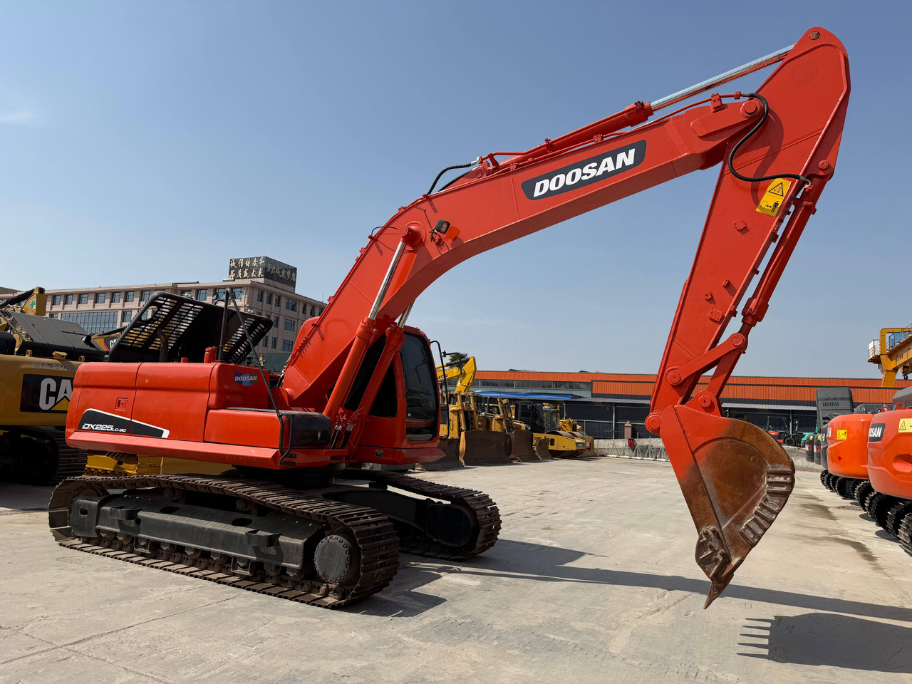 DOOSAN Used Digger Doosan DX225LC-9T Construction Machinery Construction Digger Used Doosan DX225LC-9T Cheap Excavator - Pelle sur chenille: photos 1 DOOSAN Used Digger Doosan DX225LC-9T Construction Machinery Construction Digger Used Doosan DX225LC-9T Cheap Excavator - Pelle sur chenille: photos 1