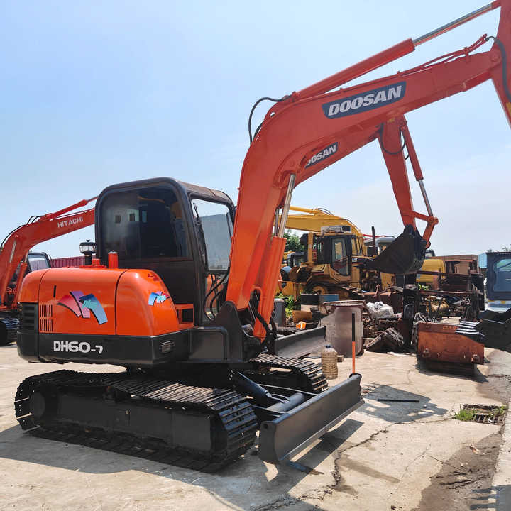 Original Second-hand Doosan DH60-7 Excavator Is in Good Condition Strong and Simple Maintenance - Pelle sur chenille: photos 1 Original Second-hand Doosan DH60-7 Excavator Is in Good Condition Strong and Simple Maintenance - Pelle sur chenille: photos 1