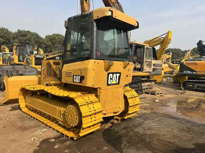Used Cat Mini Bulldozer D5k Cat Dozers - Bulldozer: photos 4 Used Cat Mini Bulldozer D5k Cat Dozers - Bulldozer: photos 4