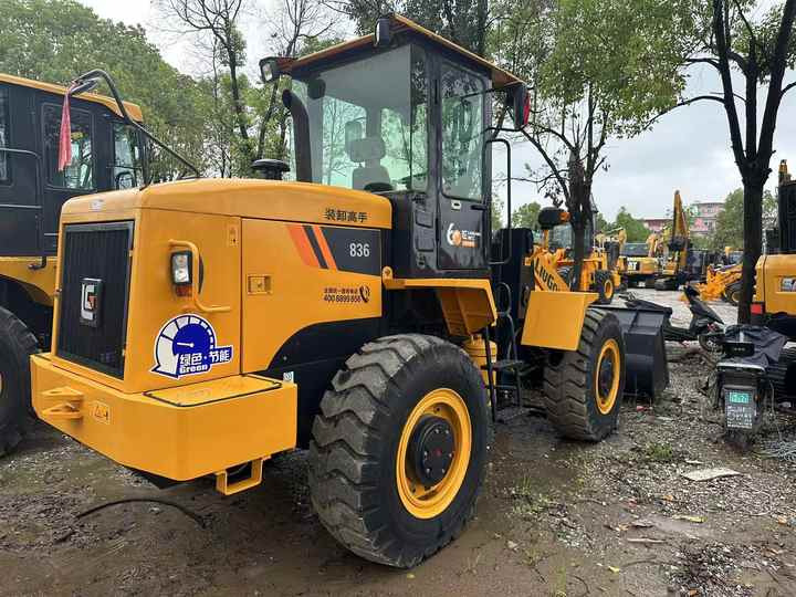 Used China Brand Liugong Clg836 Wheel Loader for Sale Clg 836 856 Wheel Loader - Chargeuse sur pneus: photos 2 Used China Brand Liugong Clg836 Wheel Loader for Sale Clg 836 856 Wheel Loader - Chargeuse sur pneus: photos 2