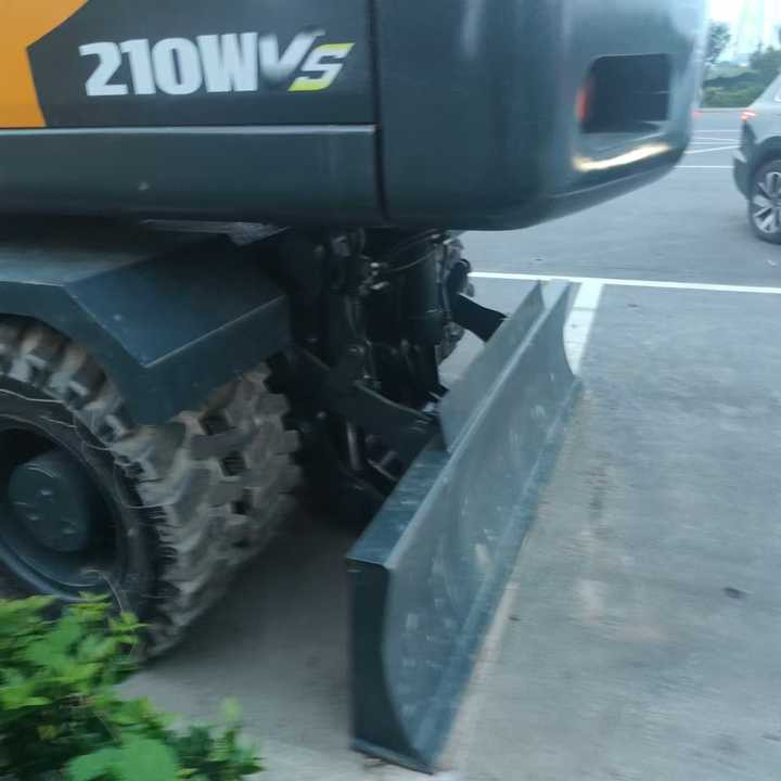 Used Hyundai 210w 20T Second Hand Korea Original Large Wheel Excavator Mining Construction Excavators Hot Sale 210w 220 225 30t - Pelle: photos 4 Used Hyundai 210w 20T Second Hand Korea Original Large Wheel Excavator Mining Construction Excavators Hot Sale 210w 220 225 30t - Pelle: photos 4