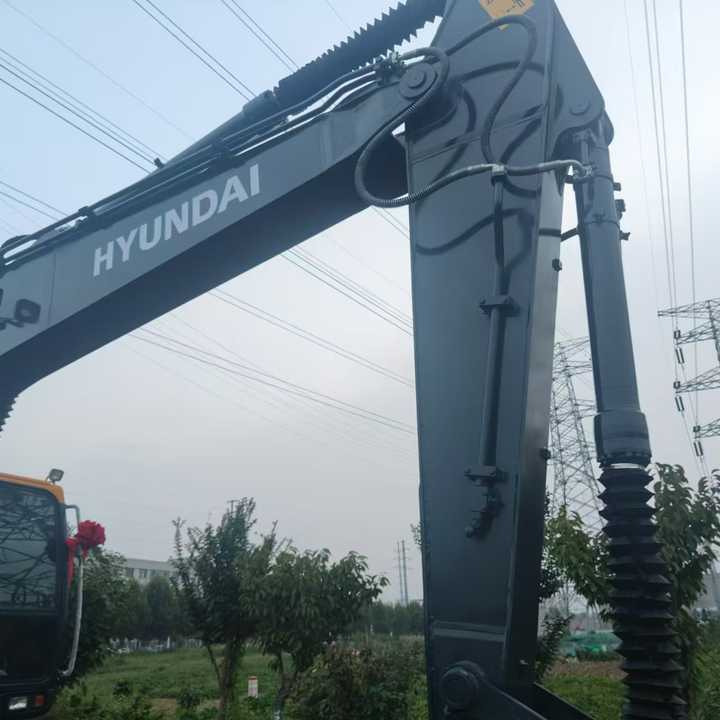 Used Hyundai 210w 20T Second Hand Korea Original Large Wheel Excavator Mining Construction Excavators Hot Sale 210w 220 225 30t - Pelle: photos 5 Used Hyundai 210w 20T Second Hand Korea Original Large Wheel Excavator Mining Construction Excavators Hot Sale 210w 220 225 30t - Pelle: photos 5