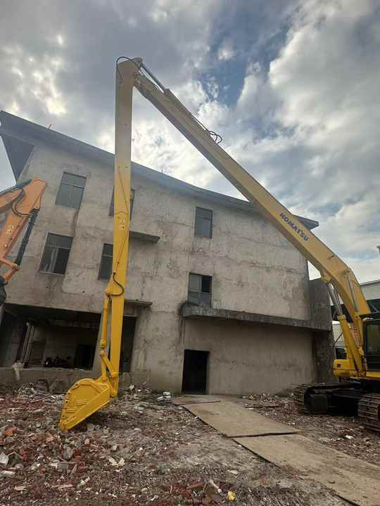 Used Komatsu PC450-8 Excavator Carrying Extra Long Arm Superior Performance Used Komatsu 45 Tonne Hydraulic Excavator Hot Sale - Pelle sur chenille: photos 2 Used Komatsu PC450-8 Excavator Carrying Extra Long Arm Superior Performance Used Komatsu 45 Tonne Hydraulic Excavator Hot Sale - Pelle sur chenille: photos 2