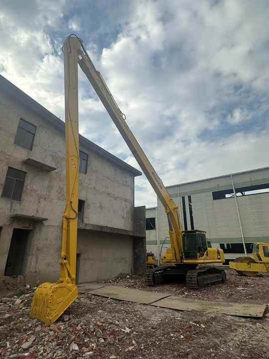 Used Komatsu PC450-8 Excavator Carrying Extra Long Arm Superior Performance Used Komatsu 45 Tonne Hydraulic Excavator Hot Sale - Pelle sur chenille: photos 3 Used Komatsu PC450-8 Excavator Carrying Extra Long Arm Superior Performance Used Komatsu 45 Tonne Hydraulic Excavator Hot Sale - Pelle sur chenille: photos 3