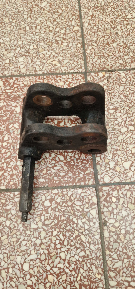 Uchwyt zaczep Deutz Fahr Massey 0.009.2396.3 - Pièces de rechange pour Machine agricole: photos 1 Uchwyt zaczep Deutz Fahr Massey 0.009.2396.3 - Pièces de rechange pour Machine agricole: photos 1