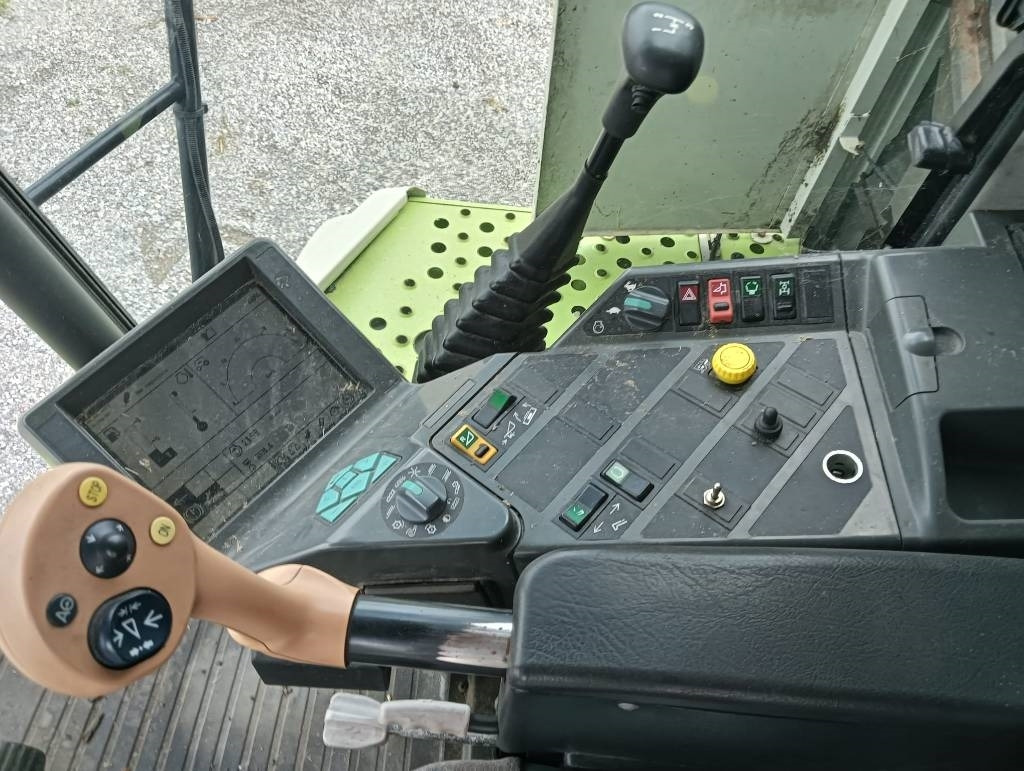 Claas Lexion 470 - Moissonneuse-batteuse: photos 4 Claas Lexion 470 - Moissonneuse-batteuse: photos 4