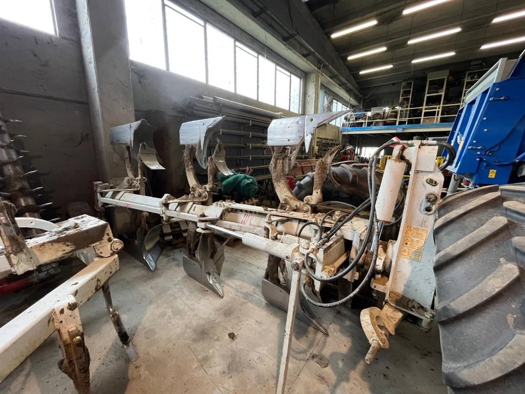 Ermo tv3 98 - Charrue: photos 2 Ermo tv3 98 - Charrue: photos 2