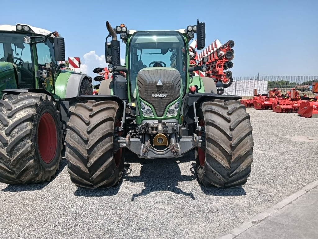 Fendt 718 Vario - Tracteur agricole: photos 2 Fendt 718 Vario - Tracteur agricole: photos 2