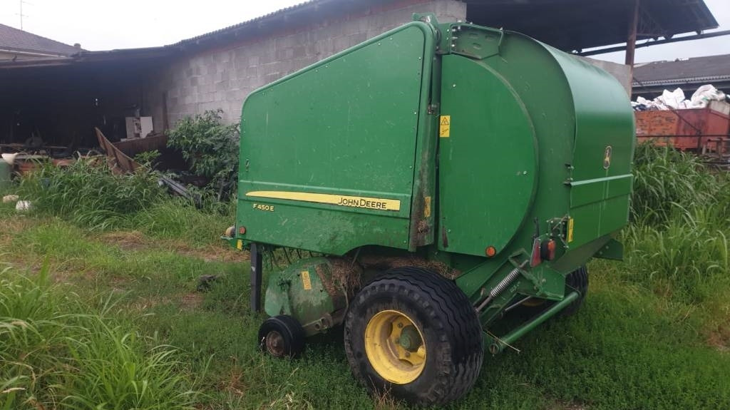 John Deere F 450  - Presse à balles rondes: photos 3 John Deere F 450  - Presse à balles rondes: photos 3