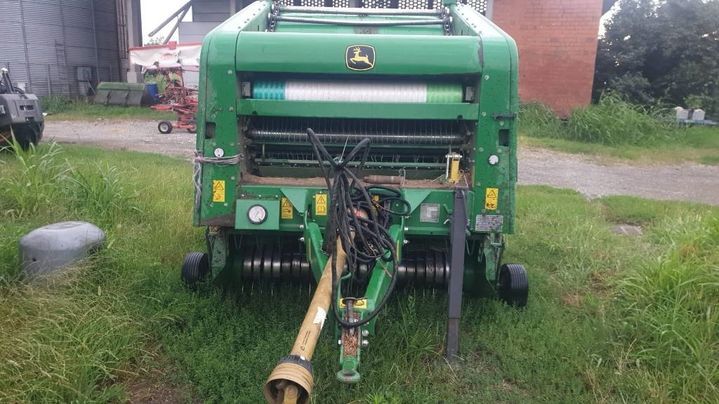 John Deere F 450  - Presse à balles rondes: photos 2 John Deere F 450  - Presse à balles rondes: photos 2