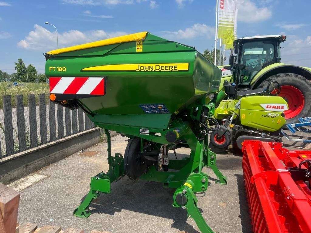 John Deere FT 180 - Distributeur d'engrais: photos 3 John Deere FT 180 - Distributeur d'engrais: photos 3