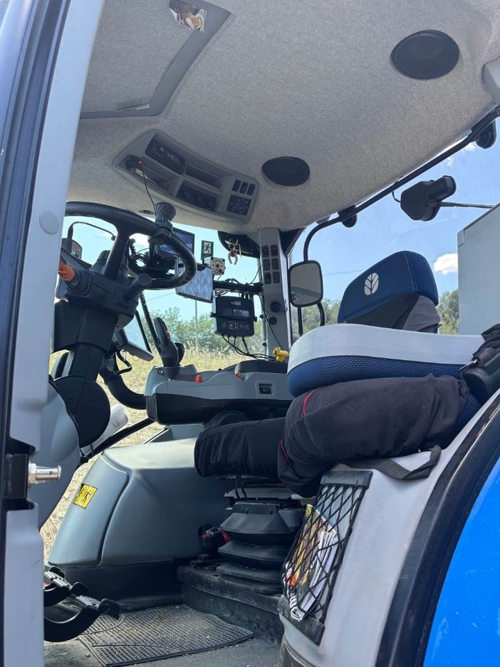 New Holland T6.165 - Tracteur agricole: photos 4 New Holland T6.165 - Tracteur agricole: photos 4