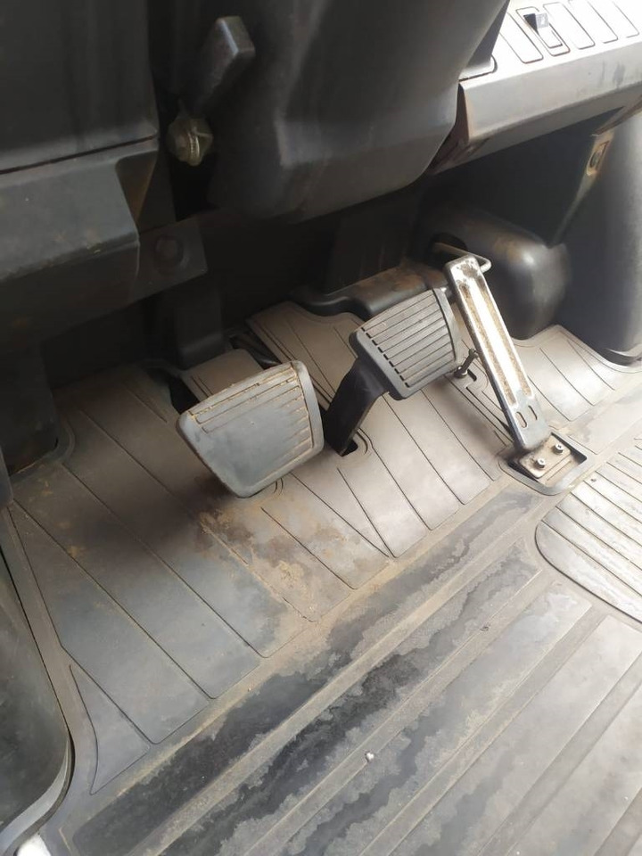 UniCarriers D1F4A40Q - Chariot élévateur diesel: photos 5 UniCarriers D1F4A40Q - Chariot élévateur diesel: photos 5