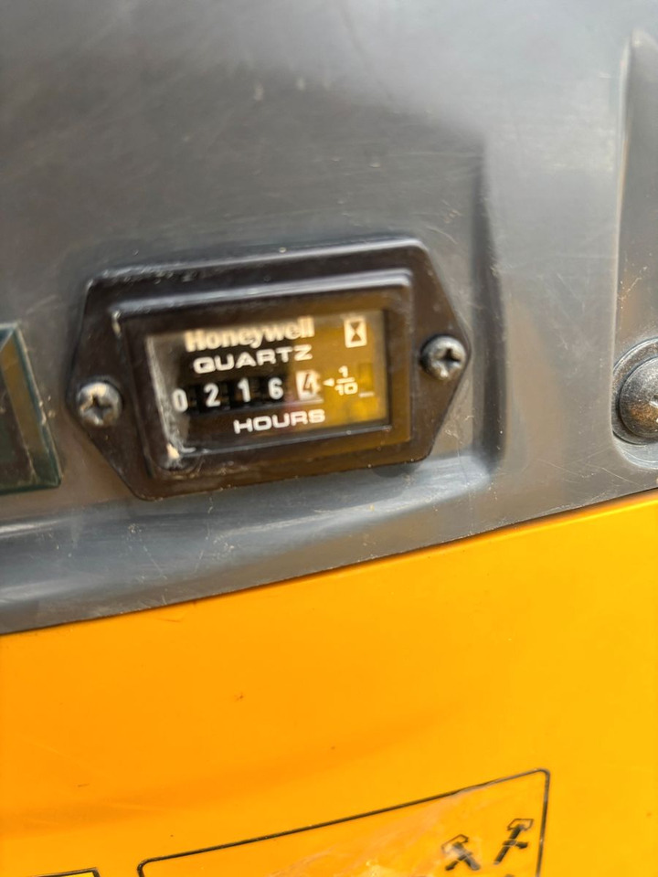 Komatsu PC09-1 - Mini pelle: photos 3 Komatsu PC09-1 - Mini pelle: photos 3