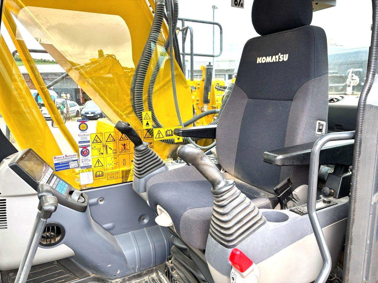 Komatsu PC210LC-11E0 - Pelle sur chenille: photos 3 Komatsu PC210LC-11E0 - Pelle sur chenille: photos 3