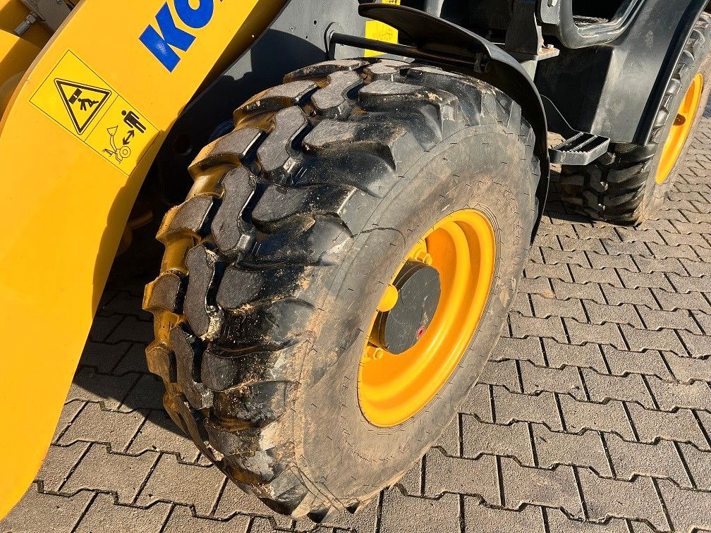 Komatsu WA70M-8E0 - Chargeuse sur pneus: photos 3 Komatsu WA70M-8E0 - Chargeuse sur pneus: photos 3