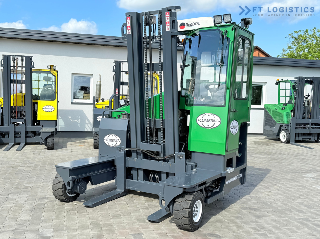COMBILIFT C3500 / DUPLEX 4100MM / GAS / EXTENDABLE FORKS / CABIN / HEATING + AIR CONDITIONING / LIKE NEW - Chariot multidirectionnel: photos 2 COMBILIFT C3500 / DUPLEX 4100MM / GAS / EXTENDABLE FORKS / CABIN / HEATING + AIR CONDITIONING / LIKE NEW - Chariot multidirectionnel: photos 2