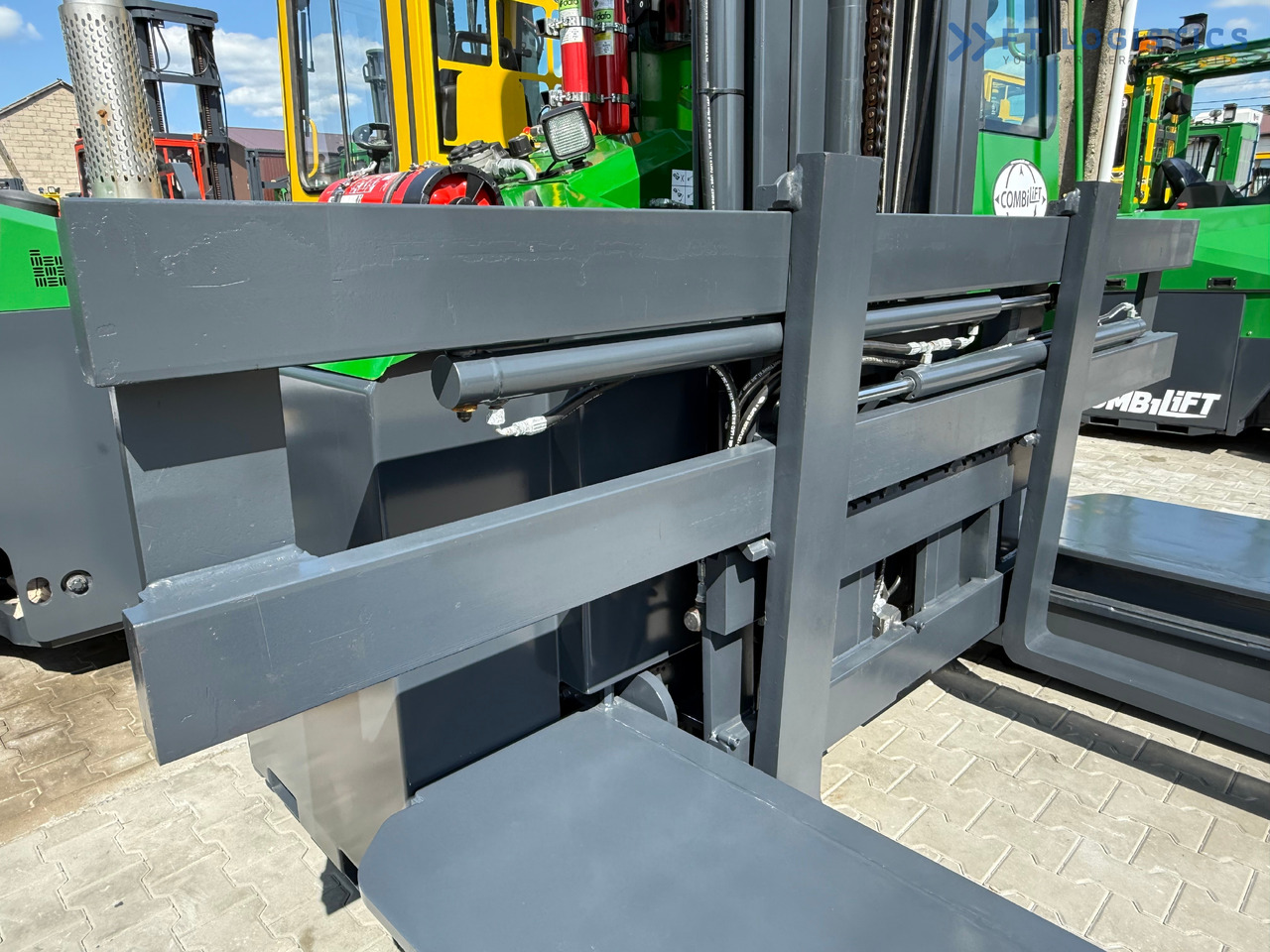 COMBILIFT C5000E / ELECTRIC / TRIPLEX 8300MM / FULL FREE LIFT / WIDE POSITIONER / FORK SIDESHIFT / BATTERY LIKE NEW - Chariot multidirectionnel: photos 5 COMBILIFT C5000E / ELECTRIC / TRIPLEX 8300MM / FULL FREE LIFT / WIDE POSITIONER / FORK SIDESHIFT / BATTERY LIKE NEW - Chariot multidirectionnel: photos 5