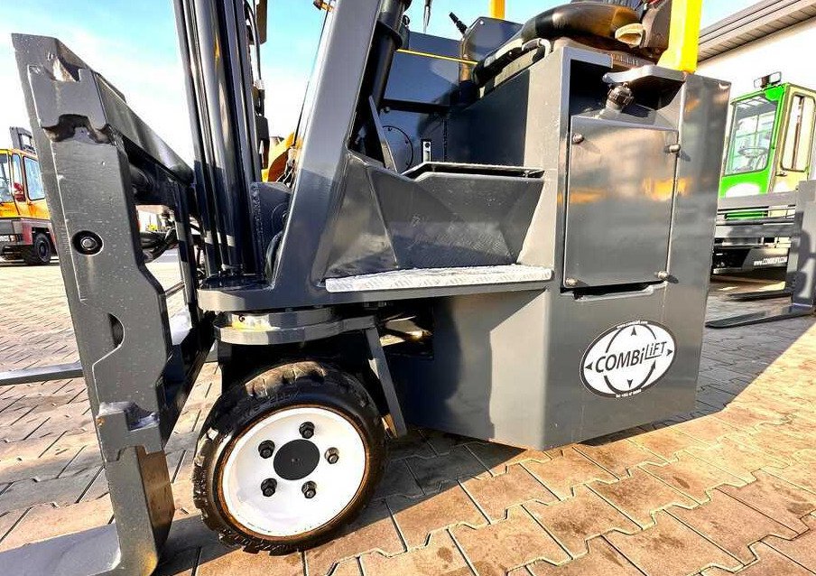 Combilift C2500CB - DIESEL - TRIPLEX - 2018 - LIKE NEW - Chariot multidirectionnel: photos 5 Combilift C2500CB - DIESEL - TRIPLEX - 2018 - LIKE NEW - Chariot multidirectionnel: photos 5