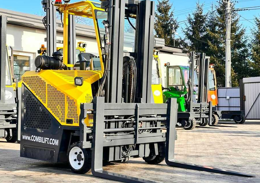 Combilift C2500CB - DIESEL - TRIPLEX - 2018 - LIKE NEW - Chariot multidirectionnel: photos 1 Combilift C2500CB - DIESEL - TRIPLEX - 2018 - LIKE NEW - Chariot multidirectionnel: photos 1