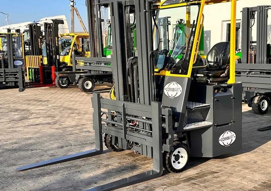Combilift C2500CB - DIESEL - TRIPLEX - 2018 - LIKE NEW - Chariot multidirectionnel: photos 2 Combilift C2500CB - DIESEL - TRIPLEX - 2018 - LIKE NEW - Chariot multidirectionnel: photos 2