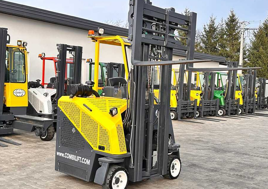 Combilift C2500CB / DUPLEX / 4100MM / DIESEL / FREE LIFT / FORK POSITIONER / SIDE SHIFT / LIKE NEW - Chariot multidirectionnel: photos 1 Combilift C2500CB / DUPLEX / 4100MM / DIESEL / FREE LIFT / FORK POSITIONER / SIDE SHIFT / LIKE NEW - Chariot multidirectionnel: photos 1